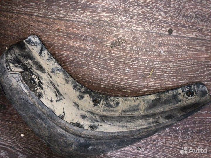 Брызговик задний правый Hyundai Santa Fe SM D4BB