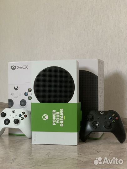 Xbox series s 2 геймпада
