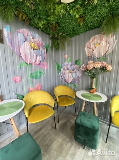 Роспись стен. Барельефы