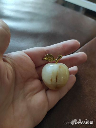 Яблоко оникс статуэтка