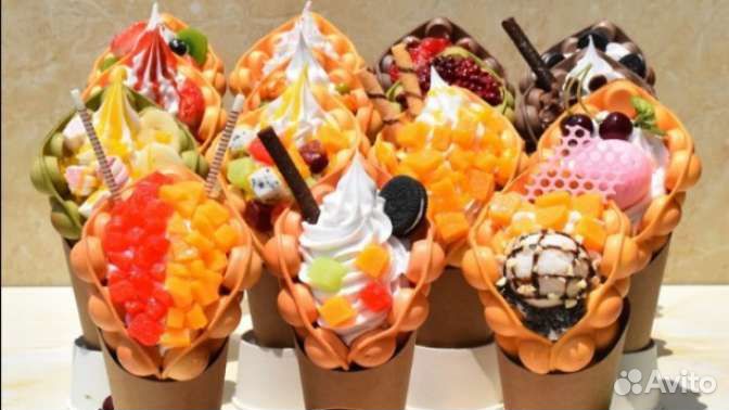 Продавец на вафли и мороженое