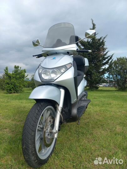 Piaggio Beverly 250