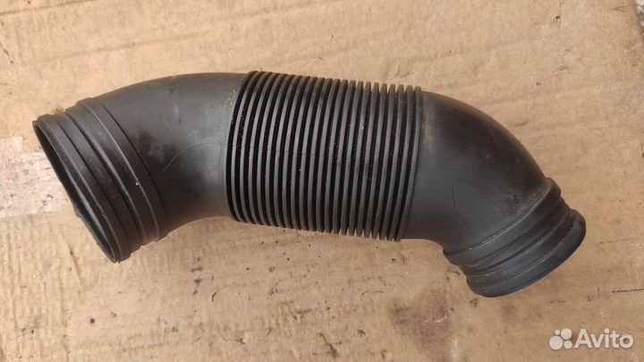Патрубок воздушного фильтра Volkswagen Sharan