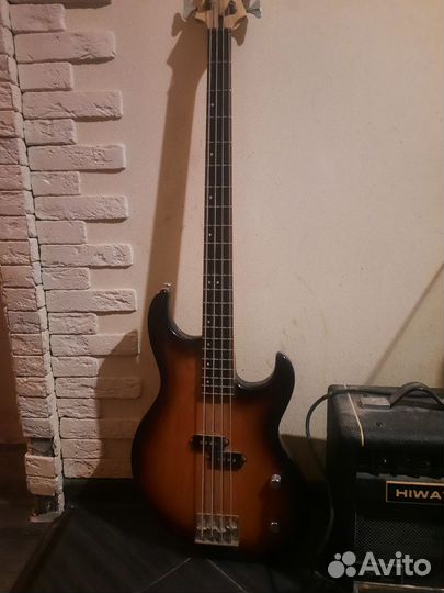 Бас гитара Samick с комбоусилителем