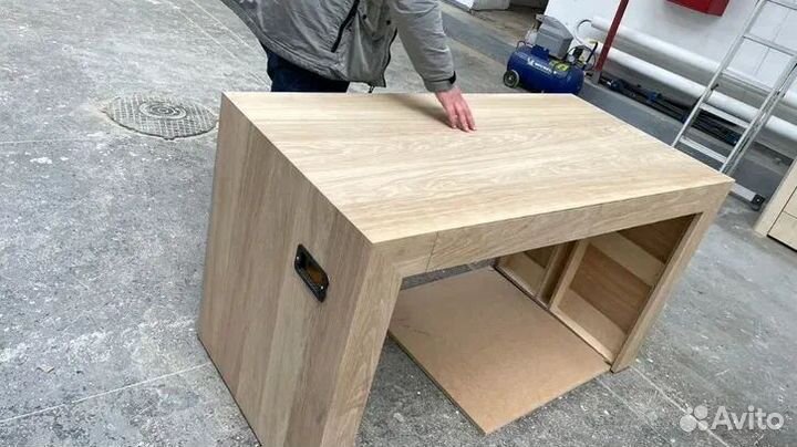 Стол письменный из массива для дома