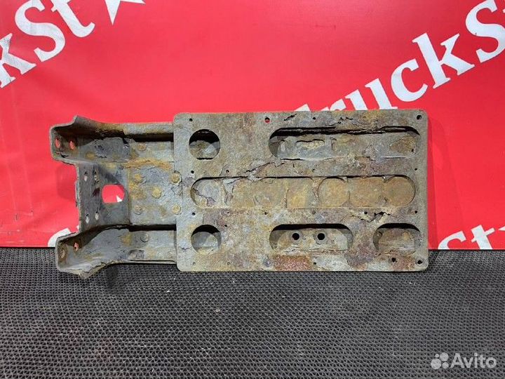 Кронштейн крыла переднего