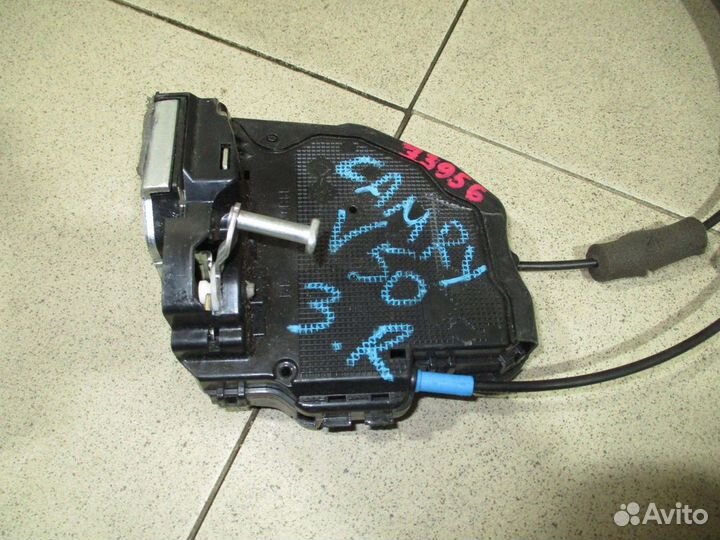 Замок двери задней правой Toyota Camry XV50