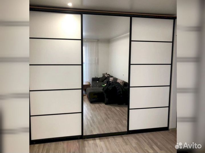 Шкаф с зеркалом