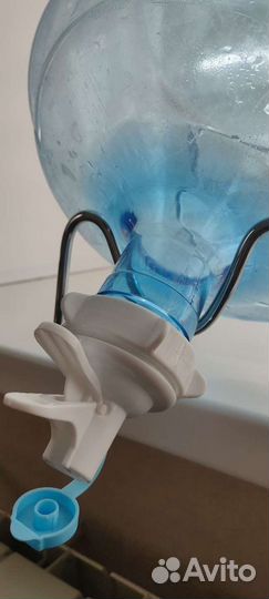 Подставка под бутыль 19л с клапаном-дозатором