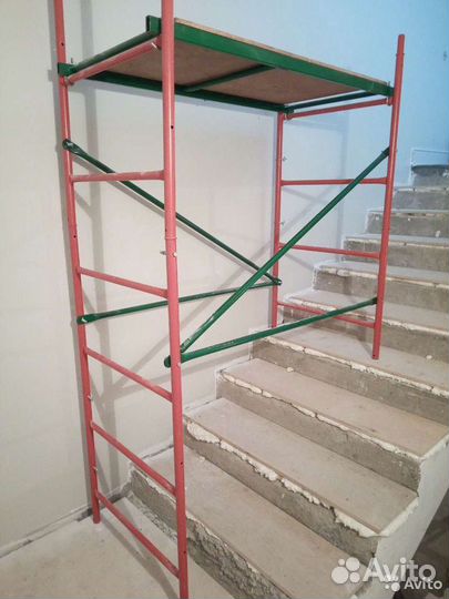 Аренда лесов для работы на лестнице, доставка