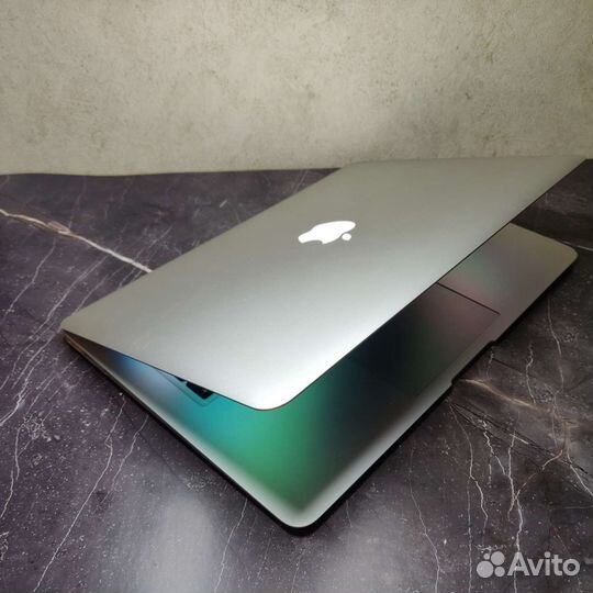 Macbook Air 13 ssd / i5