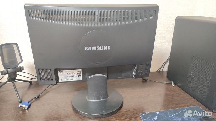 Монитор Samsung