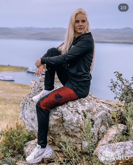 Комтюм с черепом,стразами.Турция