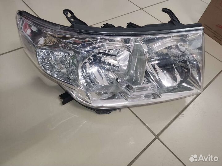 Фара правая toyota Land cruiser fj200 07