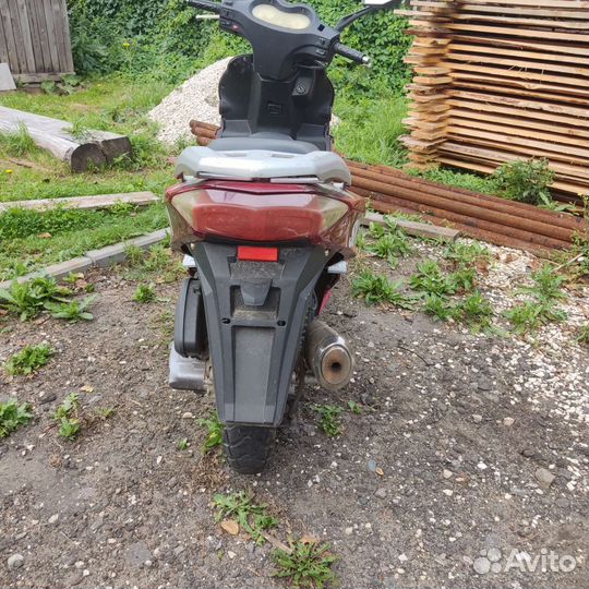 Скутер Motoland 150 куб. красный