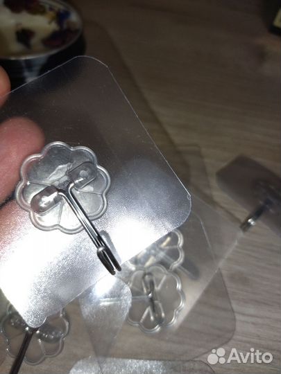 Крючки самоклеющиеся