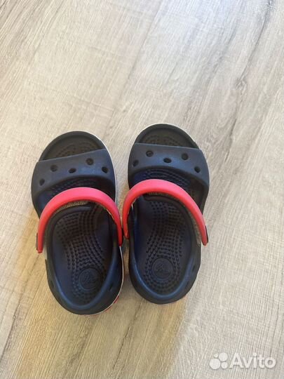 Сандалии Crocs