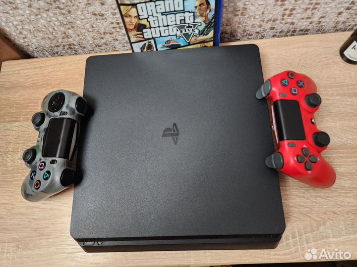 Отличная Sony Playstation 4 Slim,2 джоя,UFC4,GTA5