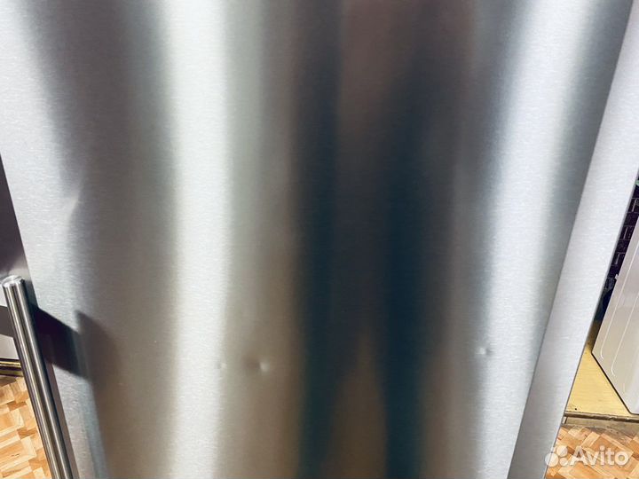 Холодильник серебристый Liebherr