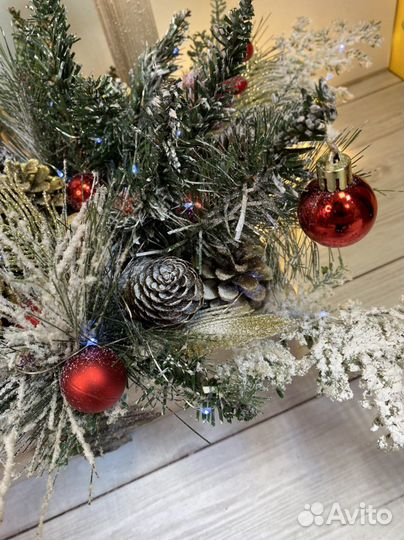 Кашпо деревянное с новогодним декором