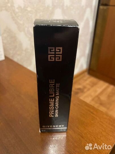 Givenchy тональный крем матовый