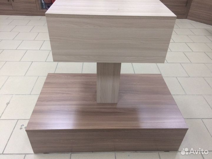 Остров, тумба