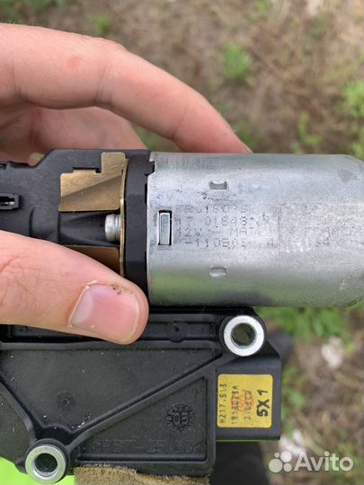 Электромотор для люка Мазда