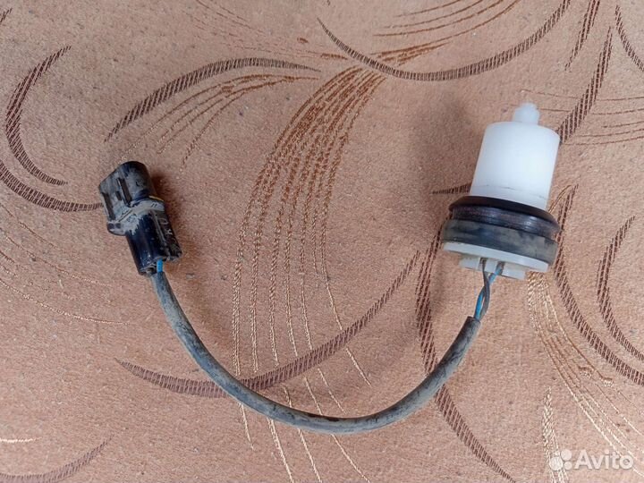 Датчик уровня омывающей жидкости Рио солярис