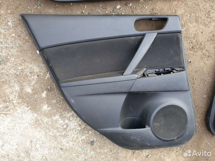Обшивка дверей Mazda 3 BL