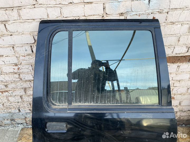 Задняя правая дверь Ford Explorer 1