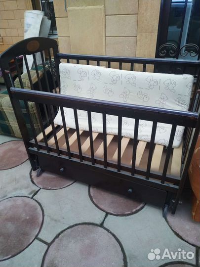 Детская кроватка