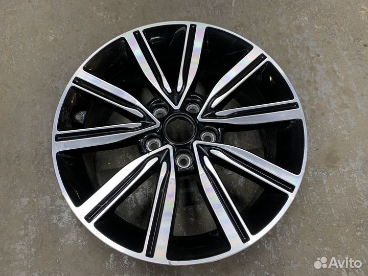 Одна штука диск оригинал R17 Kia Optima