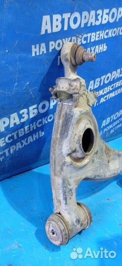 Передний правый рычаг Mercedes-Benz W124 седан