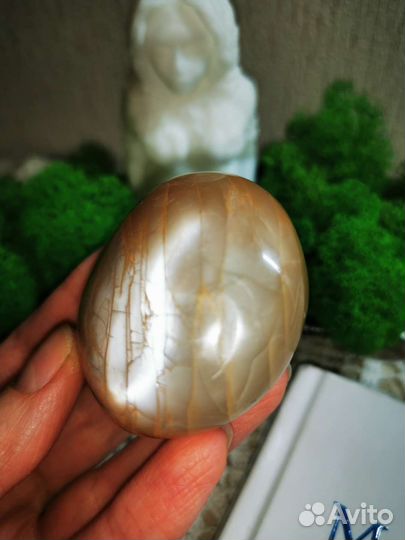 На Брони для А. Сияющий Персиковый лунный камень