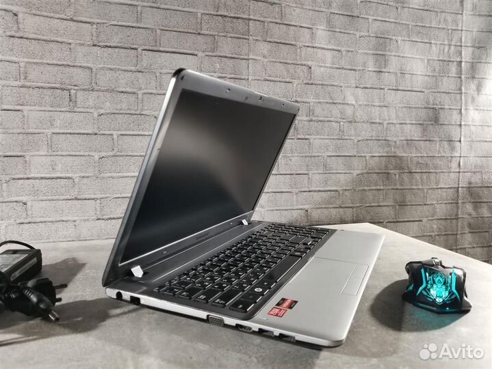 Игровой 8 гиговый Samsung с мощными 4 ядрами