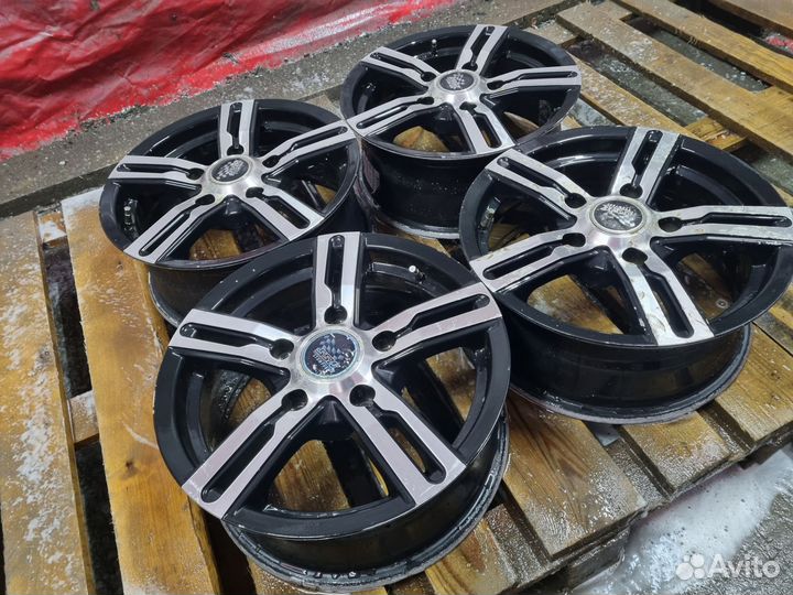 Комплект литых дисков на Ниву