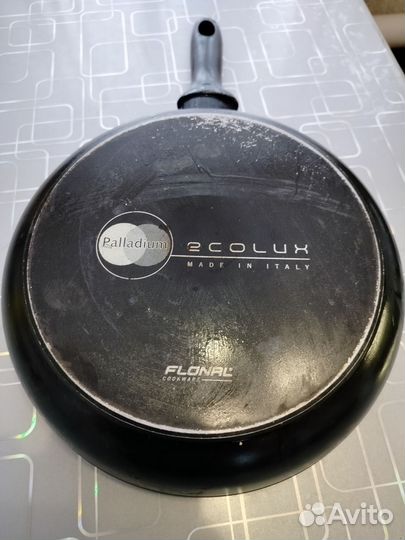 Сковорода антипригарная бу., 27 см., в