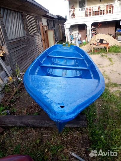 Стеклопластиковая лодка