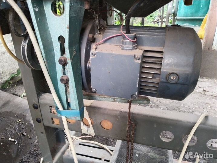 Производственная швейная машинка