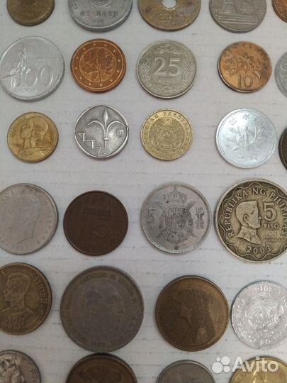 60 иностранных монет