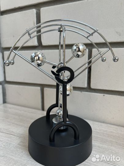 Магнитный маятник