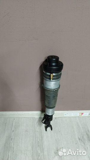 Передняя левая пневмостойка Audi A6 C6