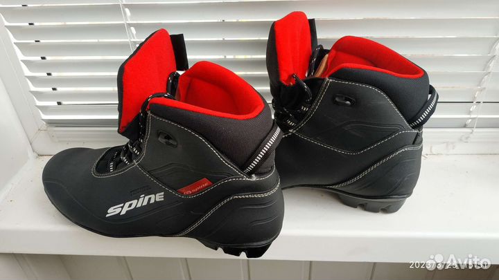 Лыжные ботинки