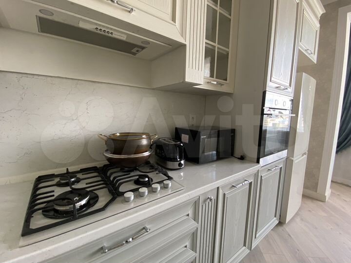 2-к. квартира, 92 м², 10/13 эт.