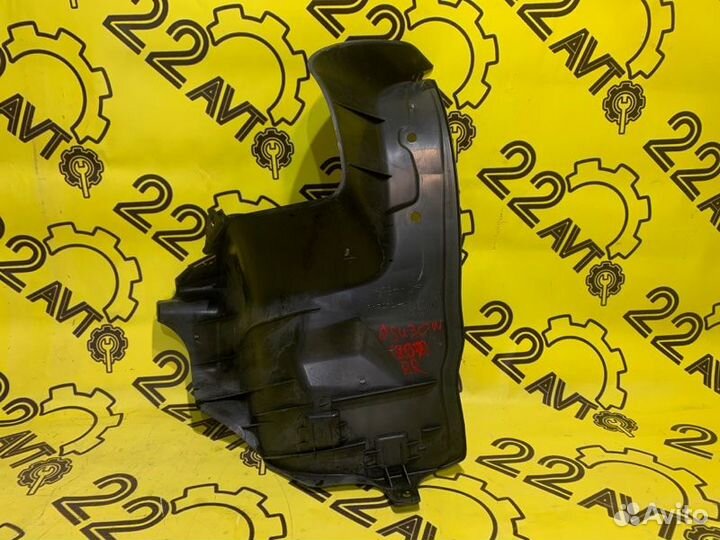 Подкрылок задний правый Toyota Harrier GSU30W