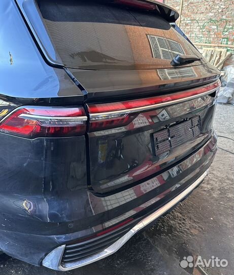 Фонарь в крышку банажника Geely Monjaro 23г