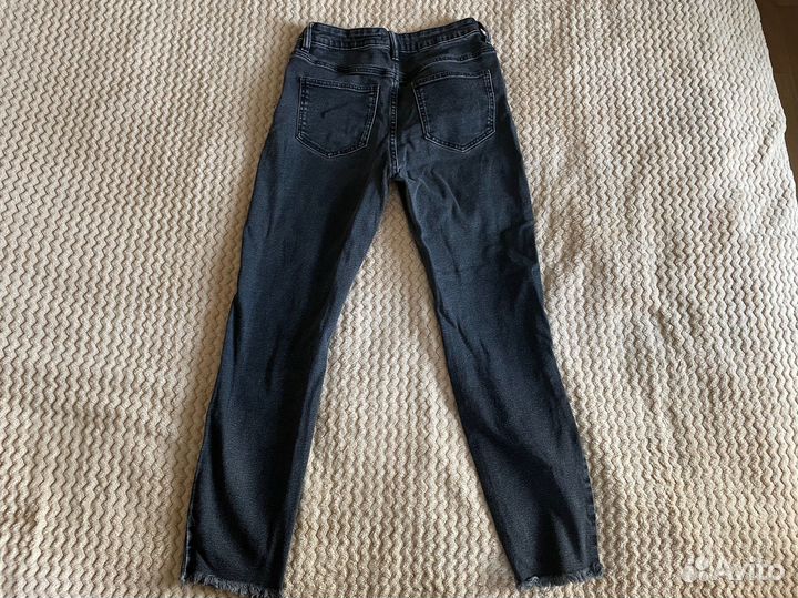 Джинсы на пуговицах