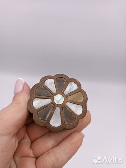 Таблетница шкатулка винтажная латунь перламутр выс