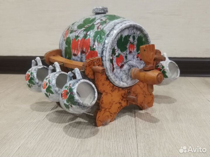 Бочонок штоф на тележке