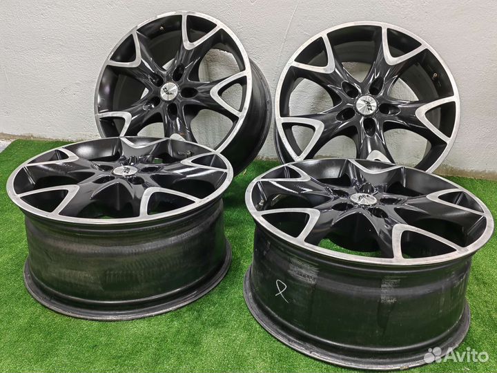 R-20 Aez Phoenix (5x114,3; Et30; 9j)